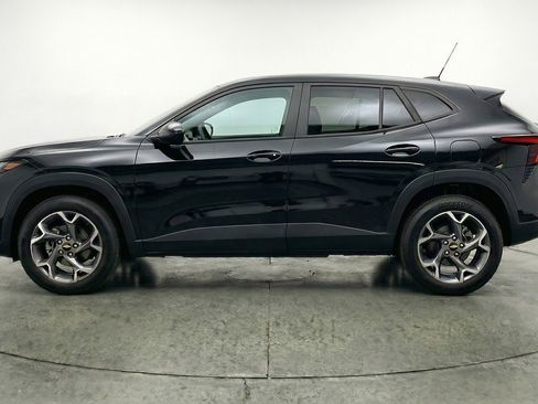 Used 2025 Chevrolet Trax LT w/ LT Convenience Package FWD image 5