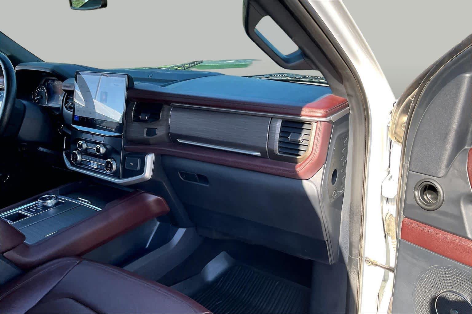 Used 2022 Ford Expedition Limited RWD image 18