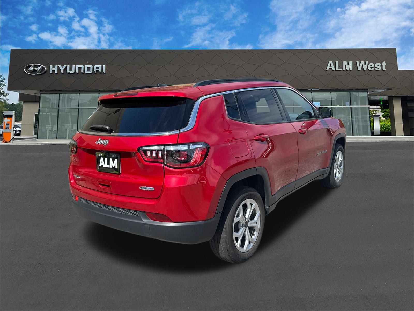 Used 2025 Jeep Compass Latitude AWD/4WD image 5