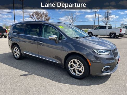 Used 2021 Chrysler Pacifica Limited w/ Premium & Safety Sphere Group AWD/4WD image 8