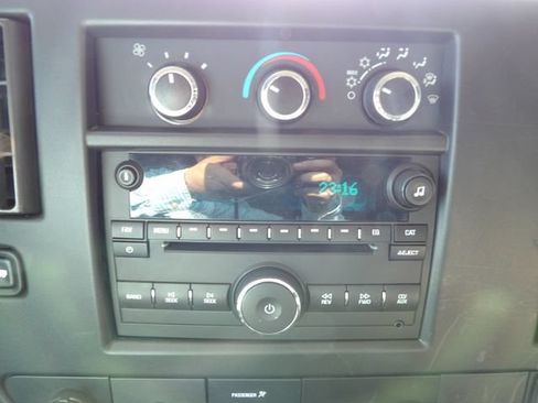 Used 2018 Chevrolet Express 2500 w/ Driver Convenience Package RWD image 26