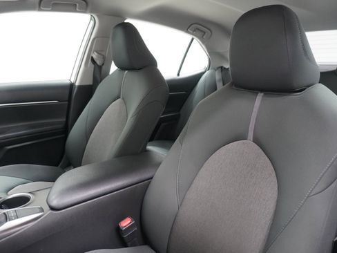 Used 2022 Toyota Camry LE image 11