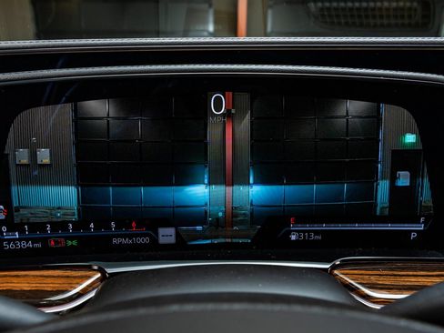 Used 2023 Cadillac Escalade Luxury RWD image 9