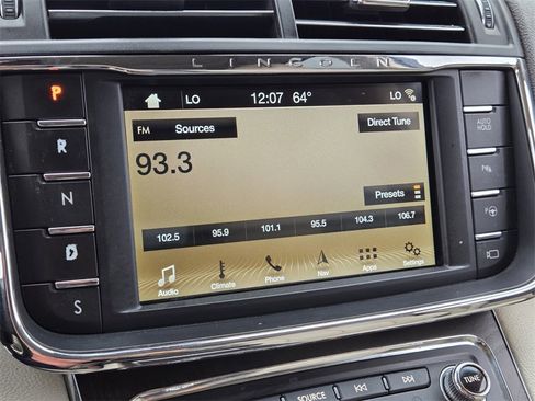 Used 2019 Lincoln Continental Reserve image 29