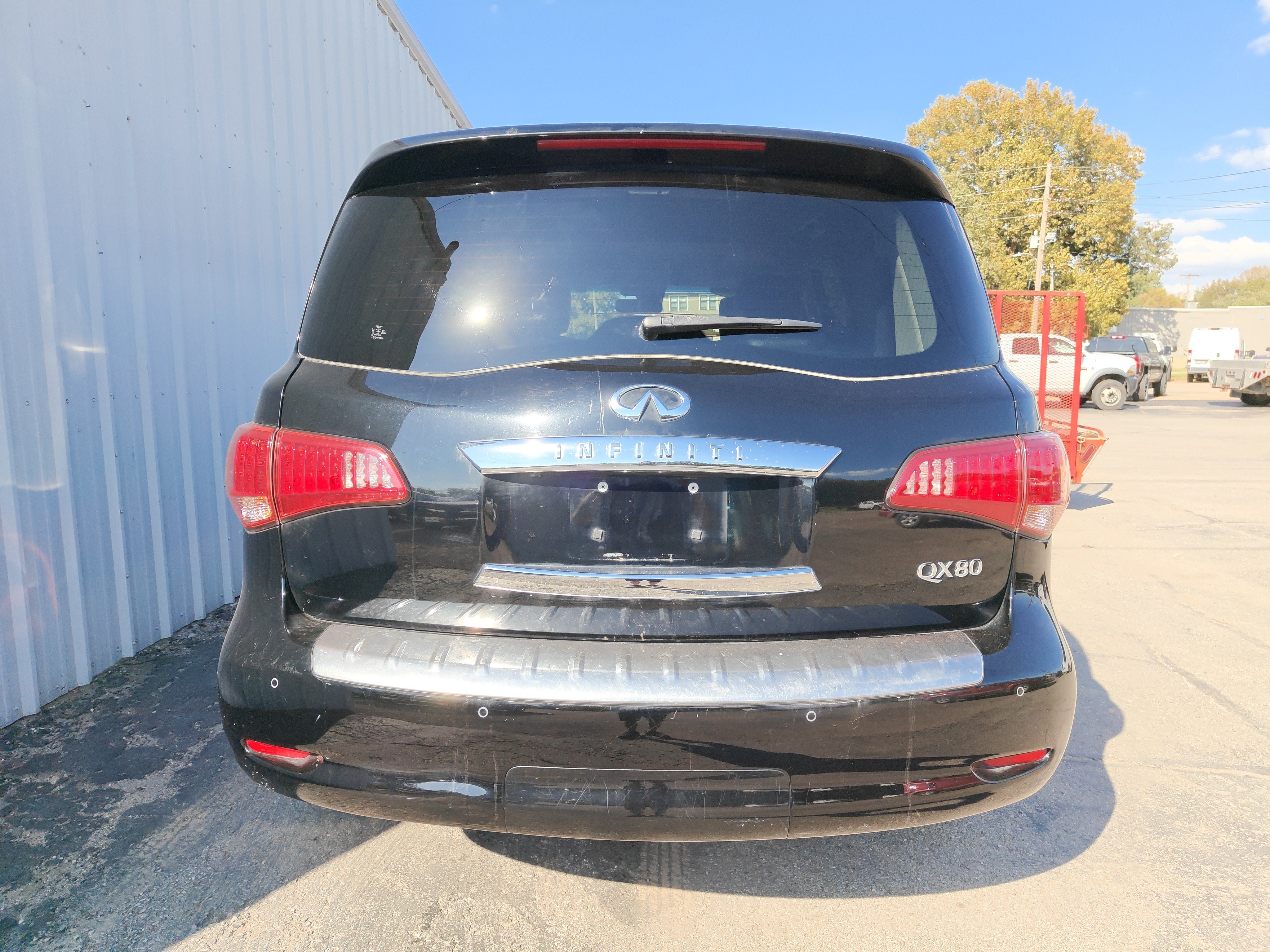 Used 2017 INFINITI QX80 4WD w/ Driver Assistance Package image 13