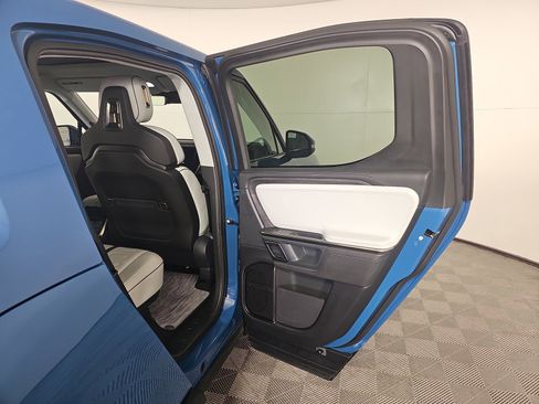 Used 2023 Rivian R1T Adventure image 19