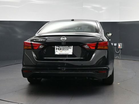 Used 2025 Nissan Altima 2.5 SV FWD image 6
