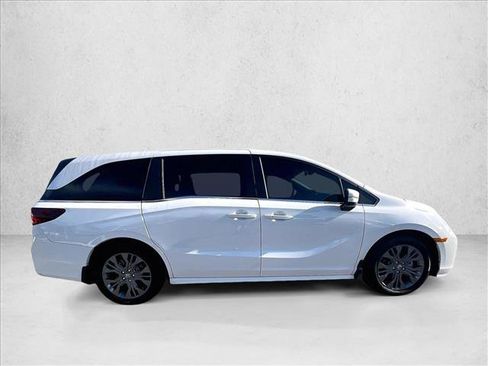 Used 2025 Honda Odyssey Touring image 5