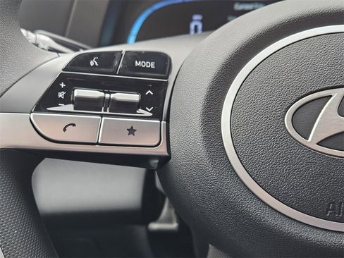 New 2025 Hyundai Elantra SE image 26