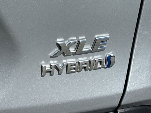 Used 2020 Toyota RAV4 XLE w/ XLE Grade Weather Package image 23