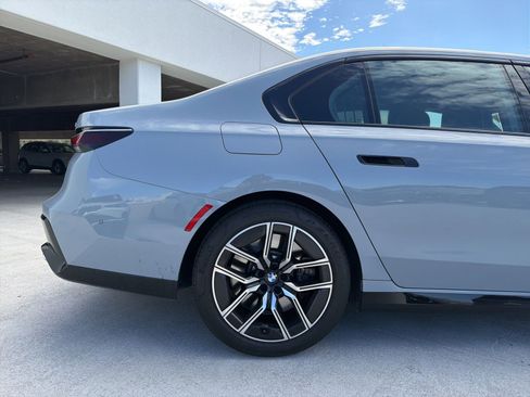 Certified 2023 BMW 760i xDrive image 5