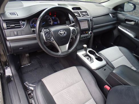 Used 2012 Toyota Camry SE FWD image 14