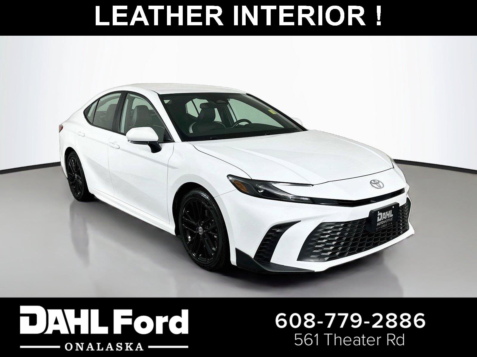 Used 2025 Toyota Camry SE FWD image 1