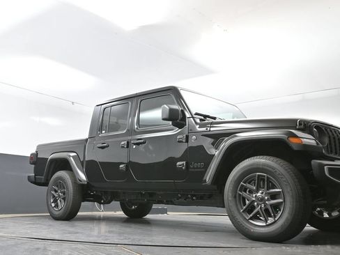New 2026 Jeep Gladiator Sport AWD/4WD image 39