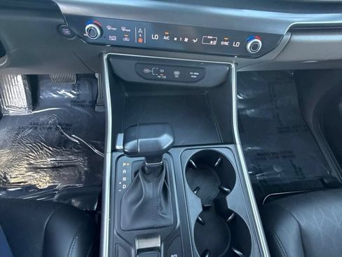 Used 2025 Kia Carnival FWD image 9