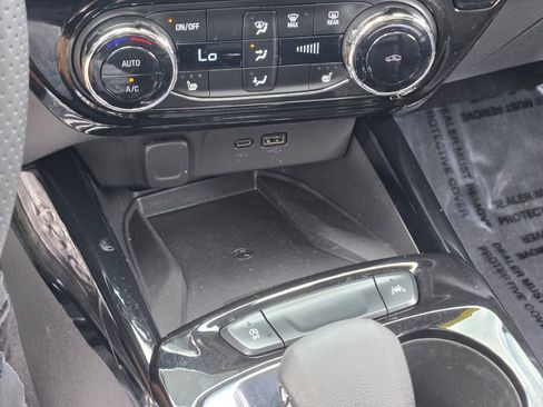 Used 2024 Chevrolet Trax RS w/ Sunroof Package image 28