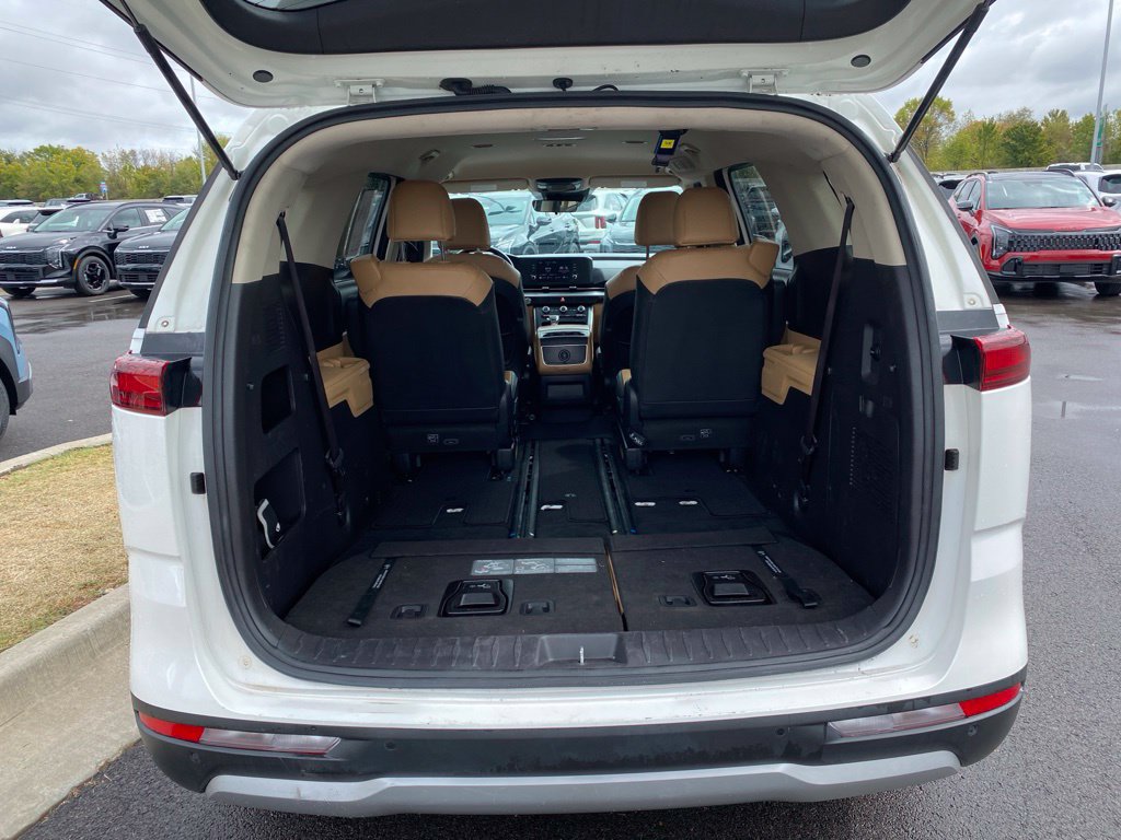 Certified 2024 Kia Carnival LX FWD image 9