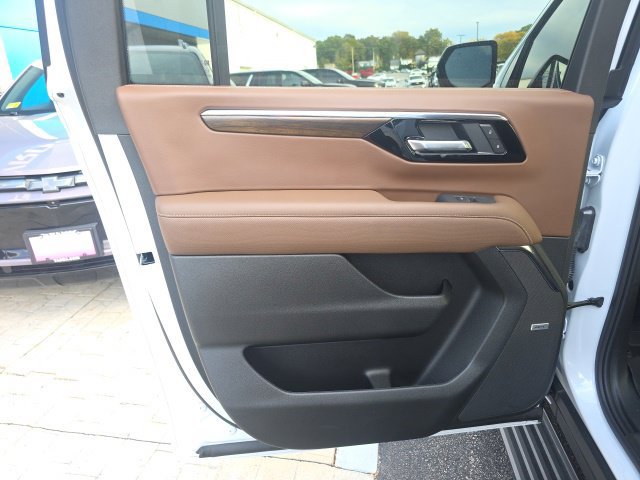 Used 2026 Chevrolet Suburban High Country AWD/4WD image 36