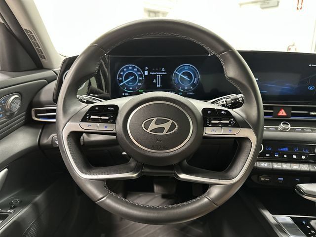 Used 2025 Hyundai Elantra Limited FWD image 14
