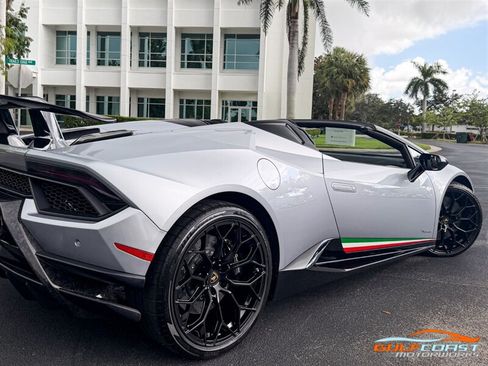 Used 2019 Lamborghini Huracan Performante AWD/4WD image 60