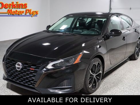 Used 2023 Nissan Altima 2.5 SR FWD image 1