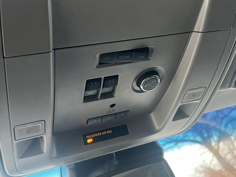 Used 2015 Chevrolet Suburban LTZ image 27