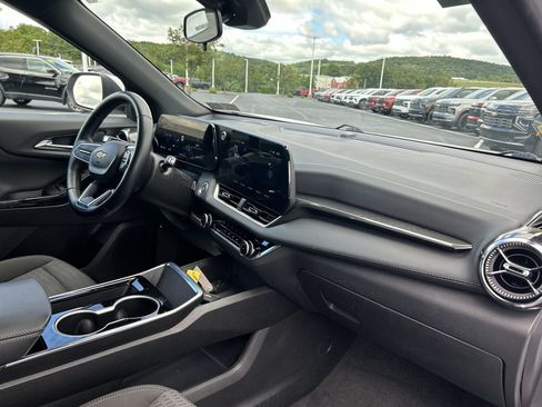 Used 2025 Chevrolet Equinox LT AWD/4WD image 15