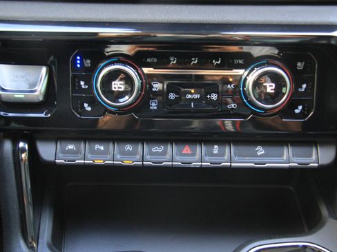 Used 2024 GMC Sierra 1500 AT4 w/ Technology Package image 16