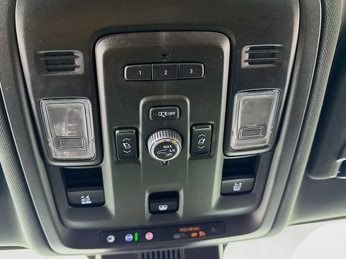 Used 2024 Chevrolet Tahoe Z71 w/ Luxury Package AWD/4WD image 20