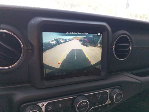 Used 2021 Jeep Wrangler Unlimited Sahara image 31