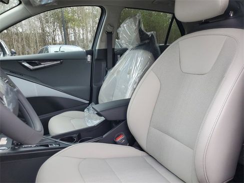 New 2025 Kia Niro EX Touring image 17