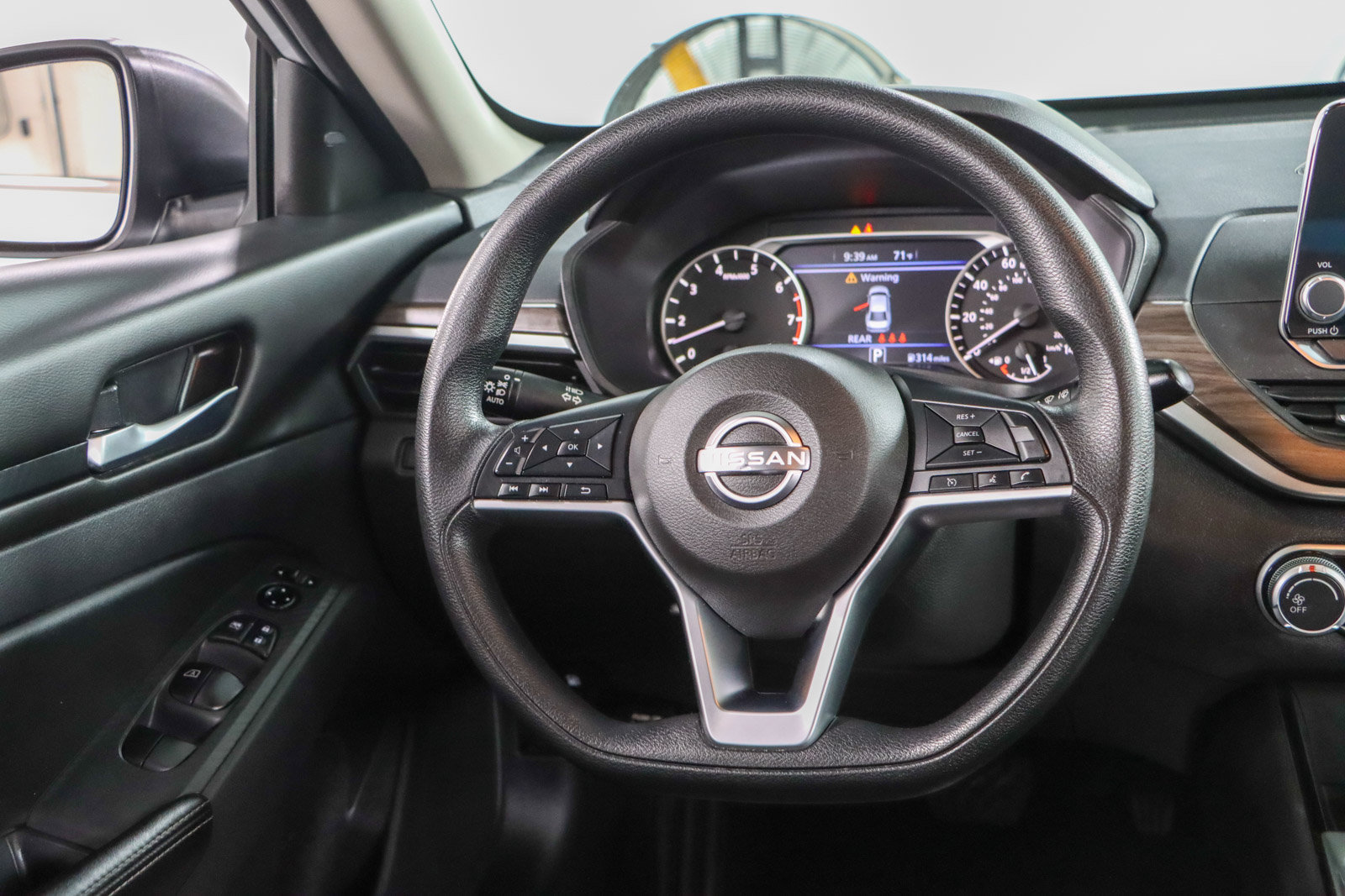 Used 2024 Nissan Altima 2.5 SV FWD image 12
