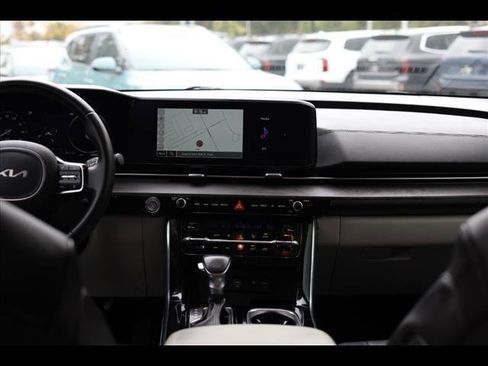 Used 2024 Kia Carnival SX image 13