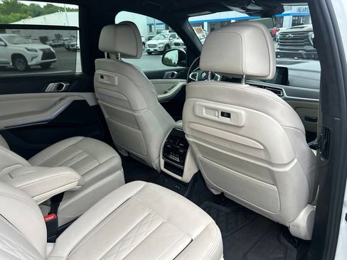 Used 2022 BMW X7 xDrive40i w/ M Sport Package AWD/4WD image 42