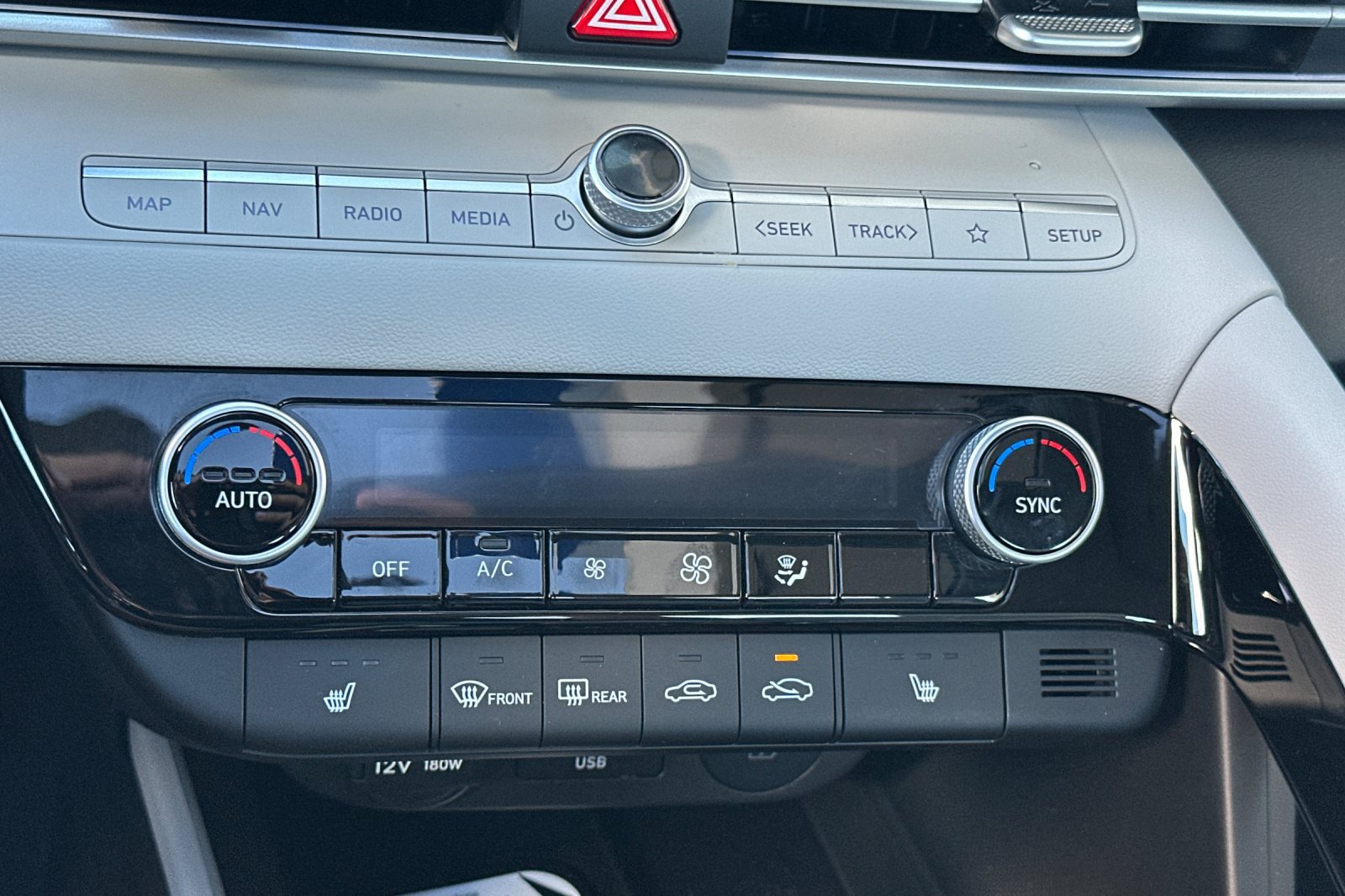 Certified 2026 Hyundai Elantra Limited FWD image 22