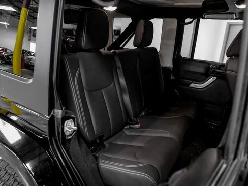 Used 2018 Jeep Wrangler Unlimited Sahara w/ Connectivity Group image 31