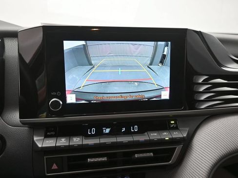 Used 2025 Toyota Camry SE w/ Convenience Package FWD image 4