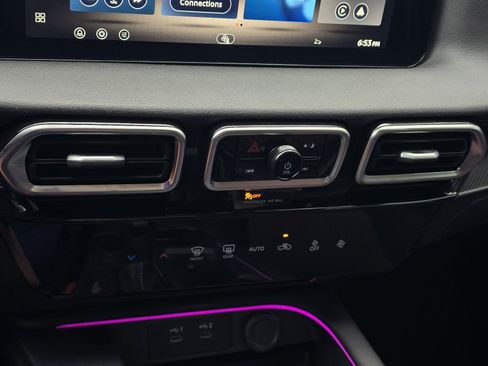 New 2026 Nissan Sentra SR FWD image 18