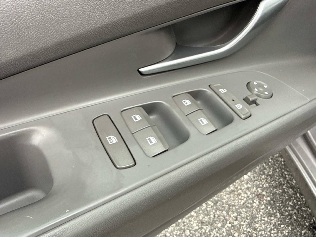 Used 2023 Hyundai Elantra SEL w/ Convenience Package FWD image 21