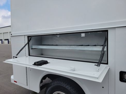 Certified 2018 Ford E-350 and Econoline 350 Super Duty w/ Power Windows & Locks Group image 7