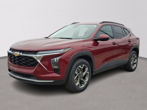 Used 2025 Chevrolet Trax LT image 3