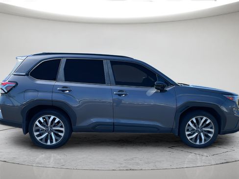 Used 2025 Subaru Forester Touring AWD/4WD image 2