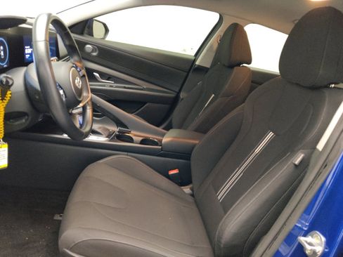 Used 2023 Hyundai Elantra SEL w/ Convenience Package FWD image 17