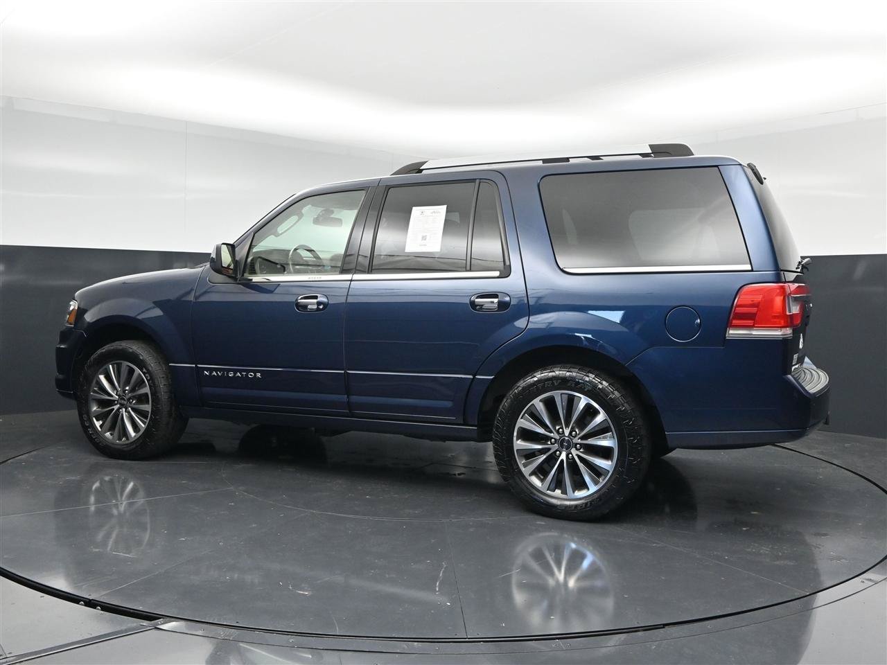 Used 2017 Lincoln Navigator Select AWD/4WD image 8