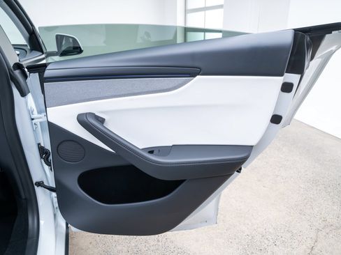 Used 2026 Tesla Model Y 2WD image 22
