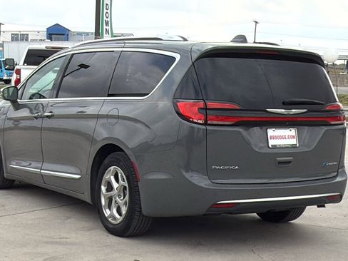 Certified 2021 Chrysler Pacifica Limited w/ Uconnect Theater Family Group image 7