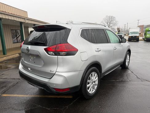 Used 2020 Nissan Rogue SV image 3