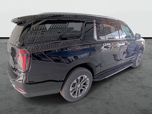 New 2026 Chevrolet Suburban LS image 14