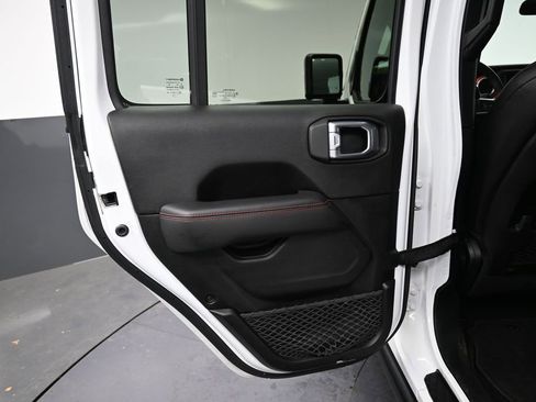 Used 2020 Jeep Gladiator Rubicon w/ Cold Weather Group AWD/4WD image 25