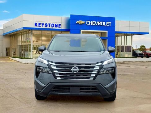 Used 2025 Nissan Rogue SV FWD image 2
